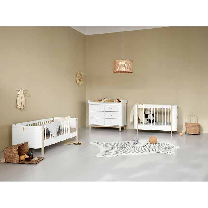 Oliver Furniture - Wood Collection - Mini+ Basic Cot Bed 0-9Yrs - White/Oak